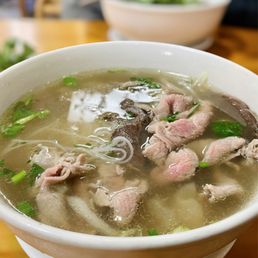 Rare Beef With Rice Noodle Soup / Phở Tái