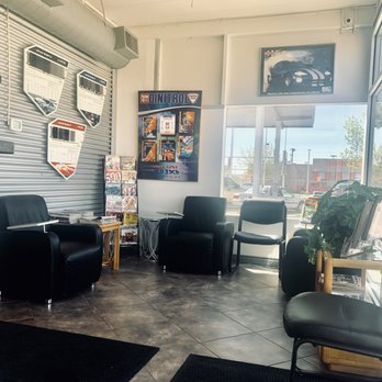 Astro Auto Glass - Our comfortable waiting area at Astro Auto Glass - Windshield Installation & Repair Near Me - Albuquerque, New Mexico