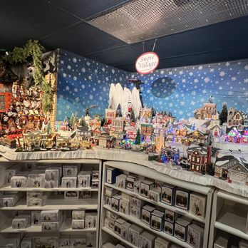 Kris Kringl - Snow miniature village - Holiday Decorations Near Me - Leavenworth, Washington