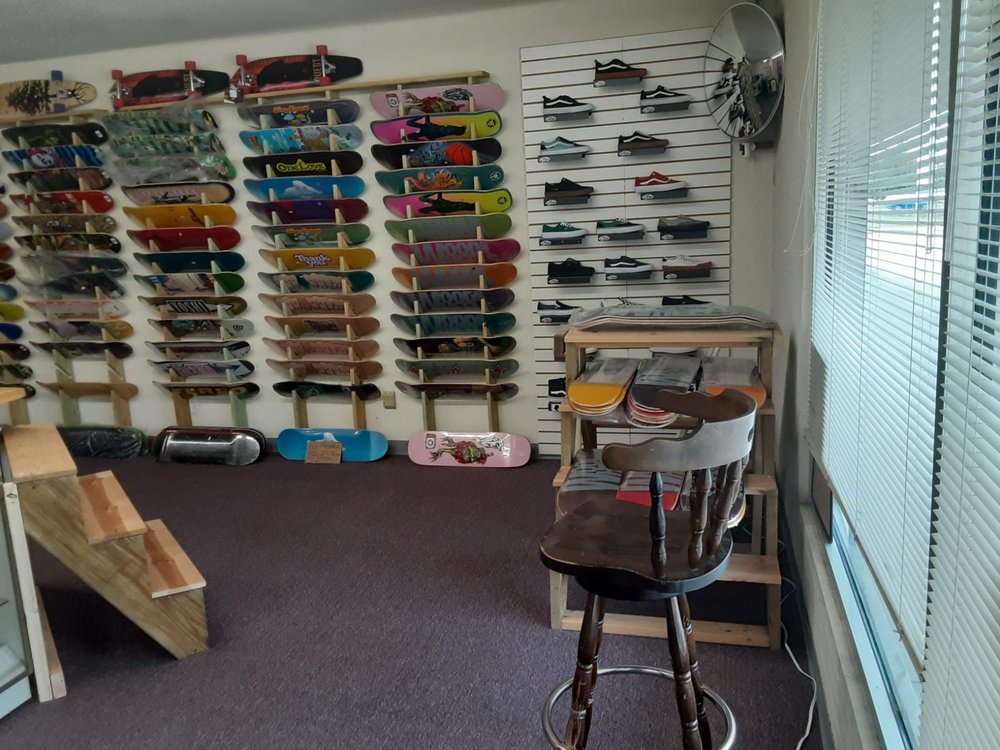 WOOD AND WHEELS SKATE SHOP Updated May 2024 806 Downing St, O