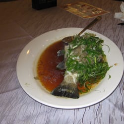 天澄閣 - Fish dinner of steamed live fresh fish with soy sauce, fragrant oil and sliced green onions.