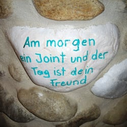 Austria Trend Life Resort Loipersdorf - Interessantes Verständnis von Wellness. So gelesen an einer Säule im Thermenhotel.