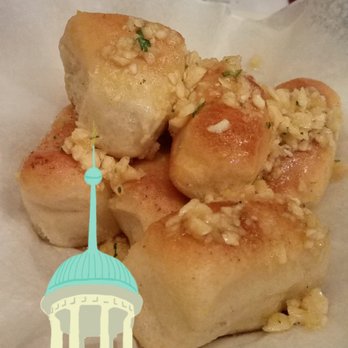 Mama Nina's - We were given garlic knots upon sitting down, they were SO garlicky and plentiful! - Italian Near Me - Bethlehem, Pennsylvania
