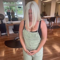 Beautiful creamy blonde bleach and tone w/foils
