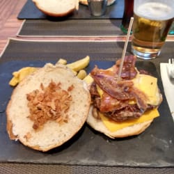 Queen Food and Music - Hard Rock.