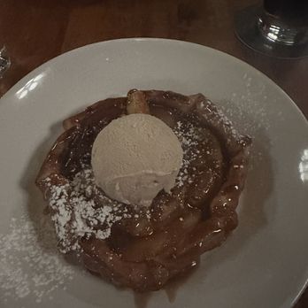 JOEY Burrard - Individually baked apple pie with maple ice cream - Canadian (New) Near Me - Vancouver, British Columbia
