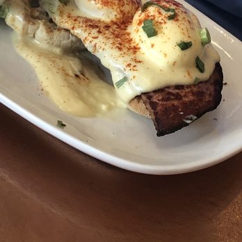 Another Broken Egg Cafe - Burnt eggs Benedict - Cafes Near Me - Lake Mary, Florida