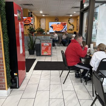 Tacos Wey & Grill - Dining room - Mexican Near Me - St Louis, Missouri