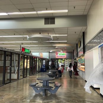 D'Vegan - Entrance inside the mall - Vietnamese Near Me - Dallas, Texas