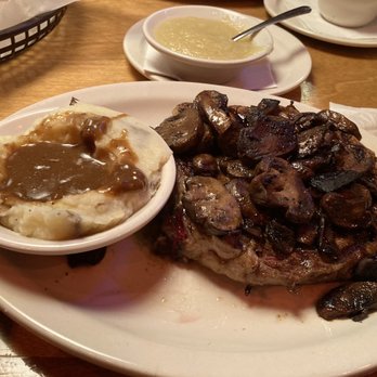 Texas Roadhouse - Ribeye with mushrooms, mashed potatoes with brown gravy, applesauce - Steakhouses Near Me - Clermont, Florida