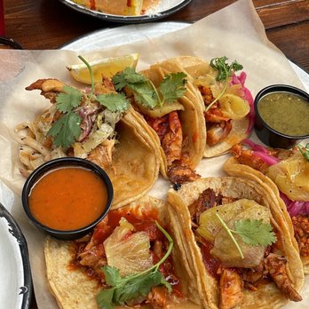 Broken English Taco Pub - The Loop - Mexican Near Me - Chicago, Illinois