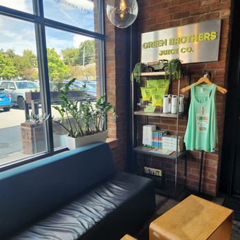Green Brothers Juice - Sitting nook - Juice Bars & Smoothies Near Me - Charlotte, North Carolina Green Brothers Juice - Sitting nook - Juice Bars & Smoothies Near Me - Charlotte, North Carolina