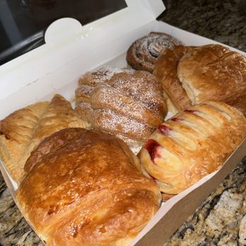 Cloverleaf Coffee & Bakery - Desserts Near Me - Temple City, California