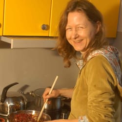 Ayurveda Kochschule Cuisine Vitale - Martina beim Kochen