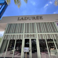 Ladurée - Outside