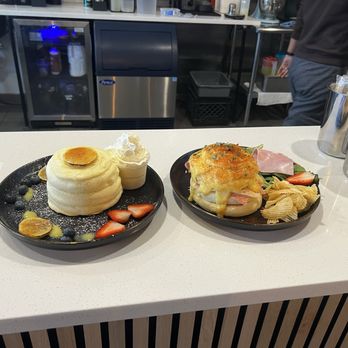 Fluffy Fluffy Dessert Cafe - Desserts Near Me - Buford, Georgia