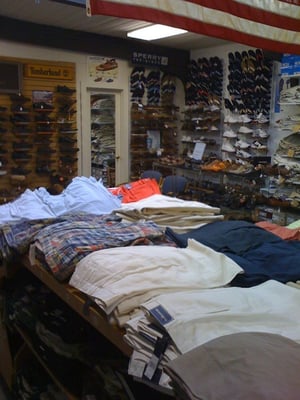Murray's Toggery Shop by null