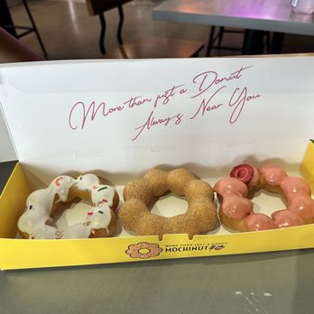 Momo Tea - Icing with sprinkles-Churro- Strawberry - Bubble Tea Near Me - Baton Rouge, Louisiana