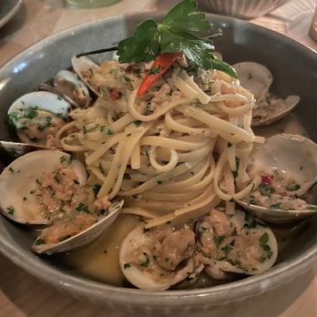 Graffiti Raw - Linguine alla Vongole - Seafood Near Me - Houston, Texas Graffiti Raw - Linguine alla Vongole - Seafood Near Me - Houston, Texas