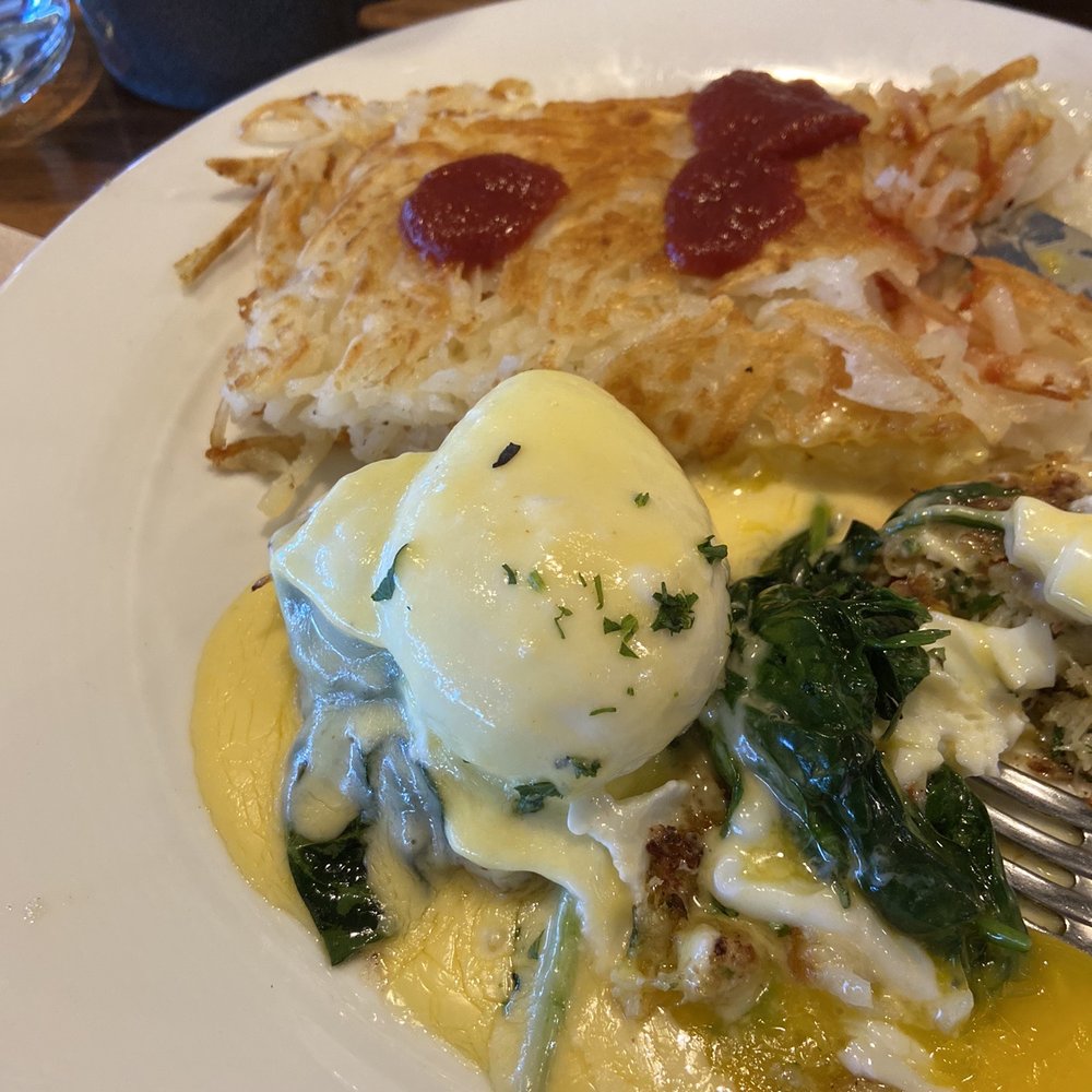 Lodge Kitchen - CRAB BENEDICT - New American Near Me - Sunriver, Oregon Lodge Kitchen - CRAB BENEDICT - New American Near Me - Sunriver, Oregon