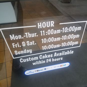 Baskin Robbins - The hours are clearly listed on the door as well. - Ice Cream & Frozen Yogurt Near Me - Madera, California