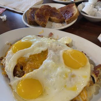 Hickory Grove - Country Skillet. No tomatoes. Eggs Sunny Side Up. Wheat toast with grape jelly. - Breakfast & Brunch Near Me - Alton, Illinois