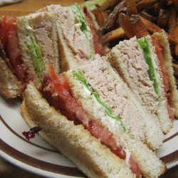 Gatsby's Speakeasy Pub - CLUBHOUSE SANDWICH