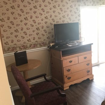 Ascot Suites - Makeshift TV stand made from an old dresser - Hotels Near Me - Morro Bay, California Ascot Suites - Makeshift TV stand made from an old dresser - Hotels Near Me - Morro Bay, California