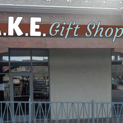 L A K E Gift Shop