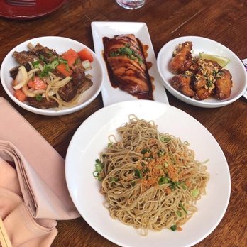 Star Noodle - Adobo Ribs, Miso Salmon, Chicken Wings (Vietnamese style I think), and Garlic Noodles - Asian Fusion Near Me - Lahaina, Hawaii Star Noodle - Adobo Ribs, Miso Salmon, Chicken Wings (Vietnamese style I think), and Garlic Noodles - Asian Fusion Near Me - Lahaina, Hawaii