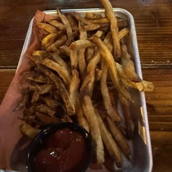 Krootz Brewing Company - Fries - Brewpubs Near Me - Gainesville, Texas