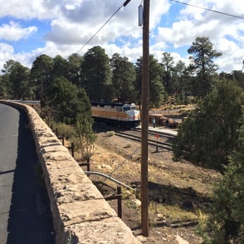 Thunderbird Lodge - Grand Canyon Railway train waiting at South Rim Depot (near El Tovar Hotel). - Hotels Near Me