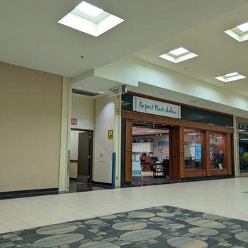 Maplewood Mall - Expert Hair Salon - Shopping Centers Near Me - Saint Paul, Minnesota