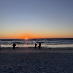Laughing Lizard Bed & Beach - Sunset on the beach before walking to dinner