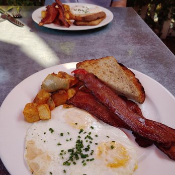 Lovina - New American Near Me - Calistoga, California