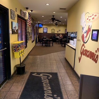 Giovanni's Pizza - the entrance to the restaurant - Italian Near Me - Georgetown, Kentucky