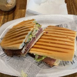 Elites Coffee Shop - Pastrami sandwich