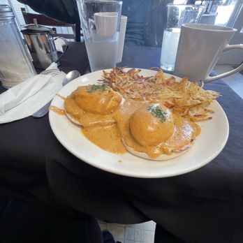 Bella’s Cafe - Egg Benedict - Cafes Near Me - Boulder Creek, California