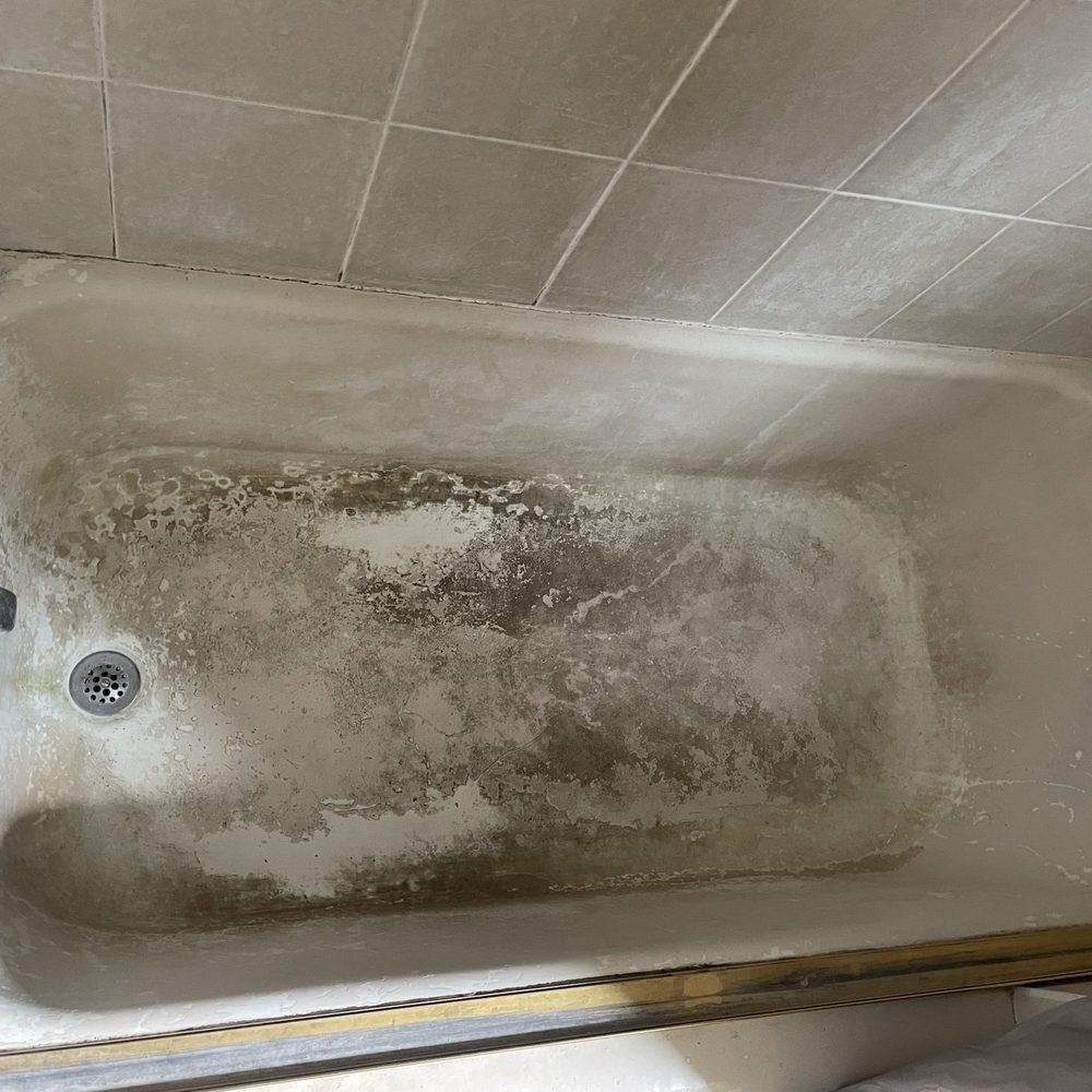 Tub before reglazing