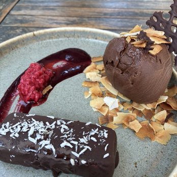 Gys - Bounty bar with chocolate ice cream - Chef's kiss! - Vegan Near Me - Utrecht, Utah