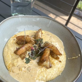 Twenty First - Shrimp & grits - American Near Me - Nashville, Tennessee