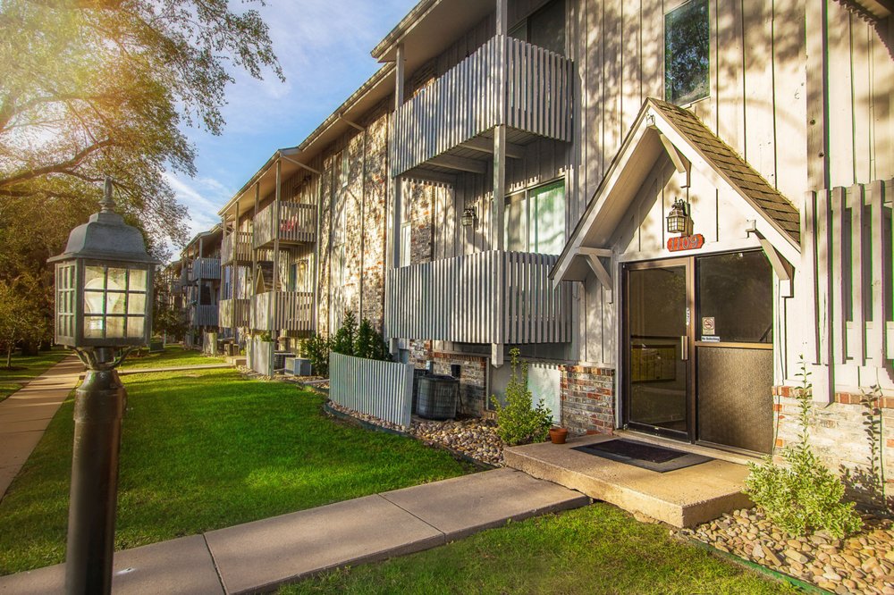 DANISH VILLAGE APARTMENTS 1117 S Paige St, Wichita, Kansas