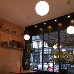 Rachel - Delicious burgers & nice ambiance!