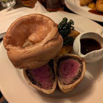The Grenadier - Beef Wellington - Pubs Near Me - London, XGL The Grenadier - Beef Wellington - Pubs Near Me - London, XGL