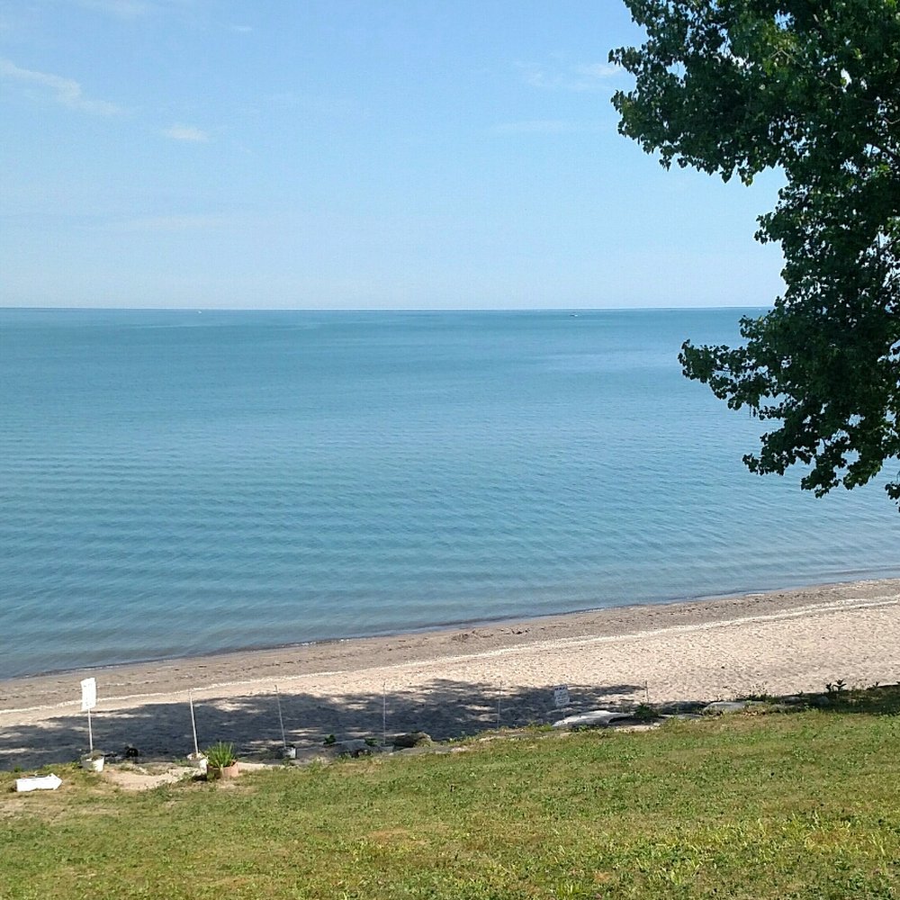 Wild Waves Motel - From the top of a small hill leading down to the private beach. - Hotels Near Me - Huron, Ohio Wild Waves Motel - From the top of a small hill leading down to the private beach. - Hotels Near Me - Huron, Ohio