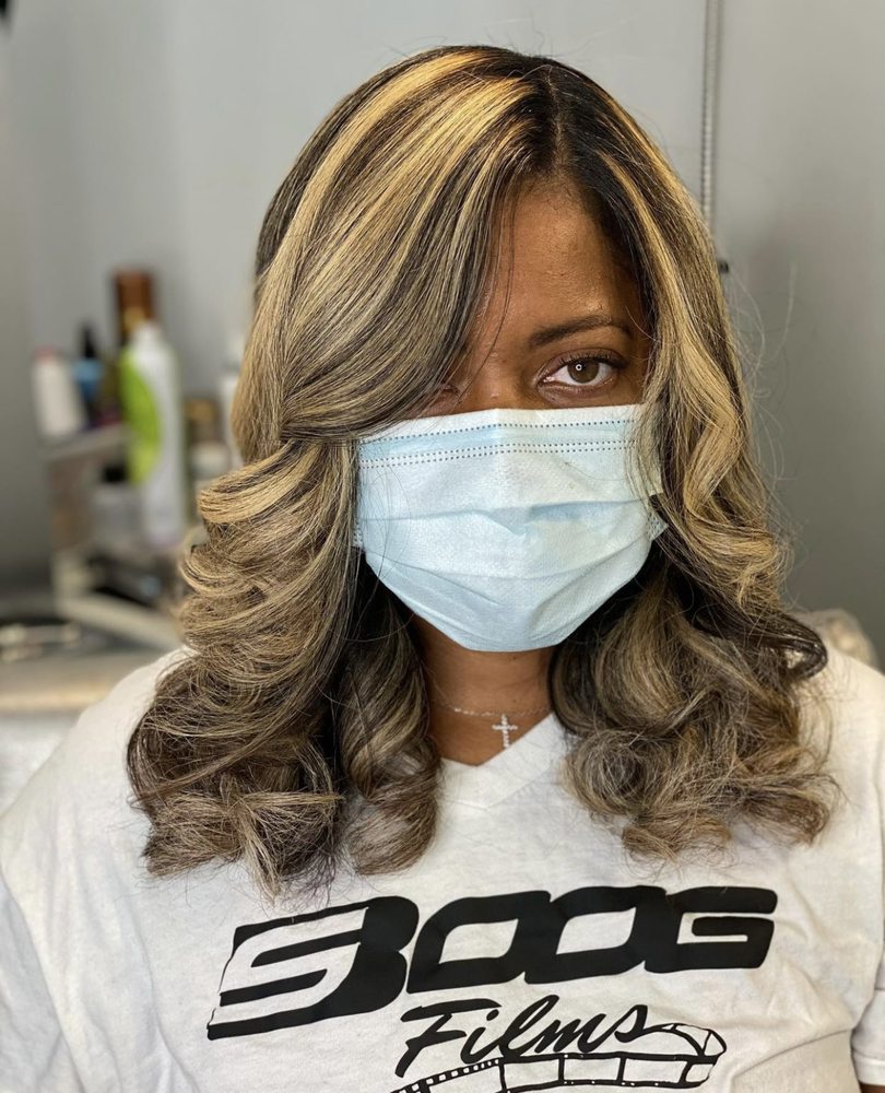Damaire Dasans Hair Experience Logo
