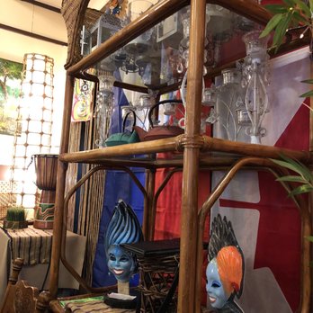 Casa Manila - Cluttered decor - Filipino Near Me - Toronto, Ontario Casa Manila - Cluttered decor - Filipino Near Me - Toronto, Ontario
