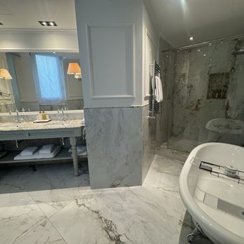 El Palace - Bathroom - Hotels Near Me - Barcelona, B