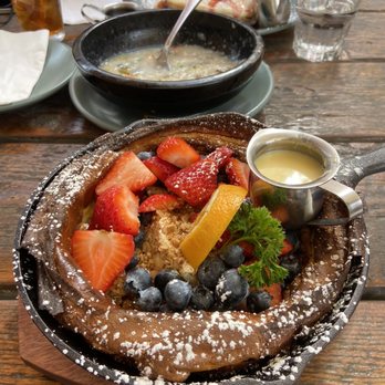 Berkeley Social Club - Dutch pancake with berries and Supreme Jook in the back - Breakfast & Brunch Near Me - Berkeley, California