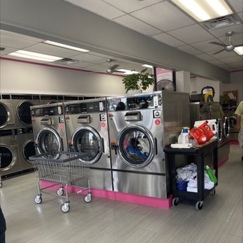 Laundry Day Delivery - Laundromat Near Me - St. Petersburg, Florida